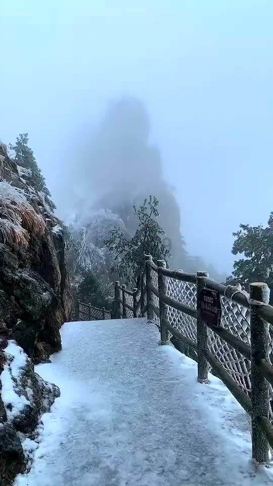首届城市新能源高峰论坛在昌平区举办